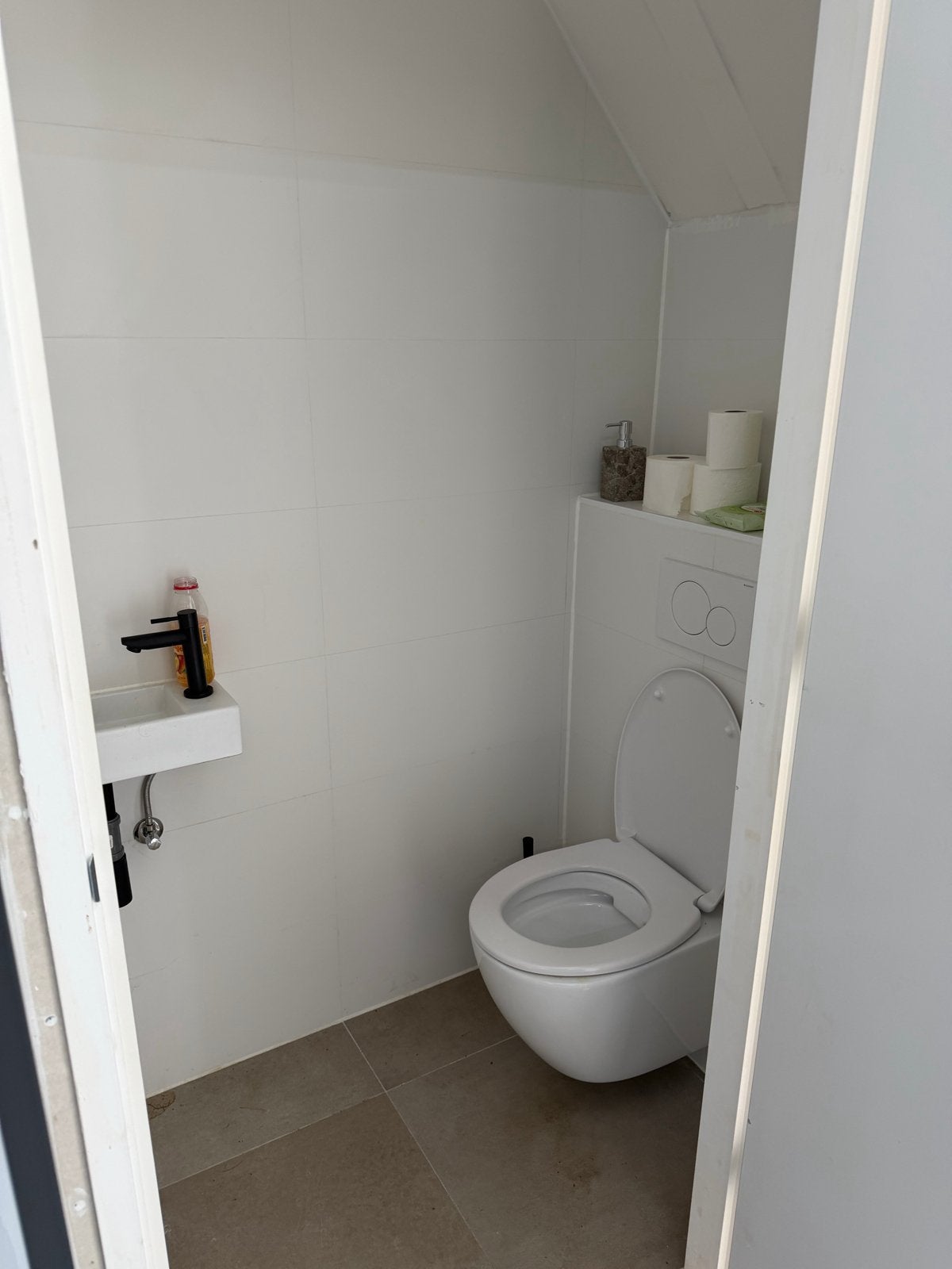 Foto 11 van Cateringlocatie Ter Overname – Instapklaar – Almere