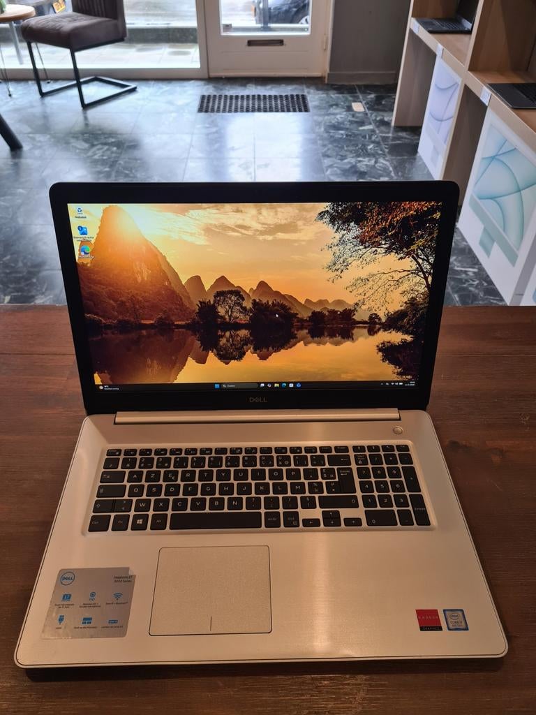 Dell Inspiron 17,3 inch Core i7 16GB RAM 256GB SSD
4GB VRAM, Computers en Software, Windows Laptops, Zo goed als nieuw, Ophalen of Verzenden