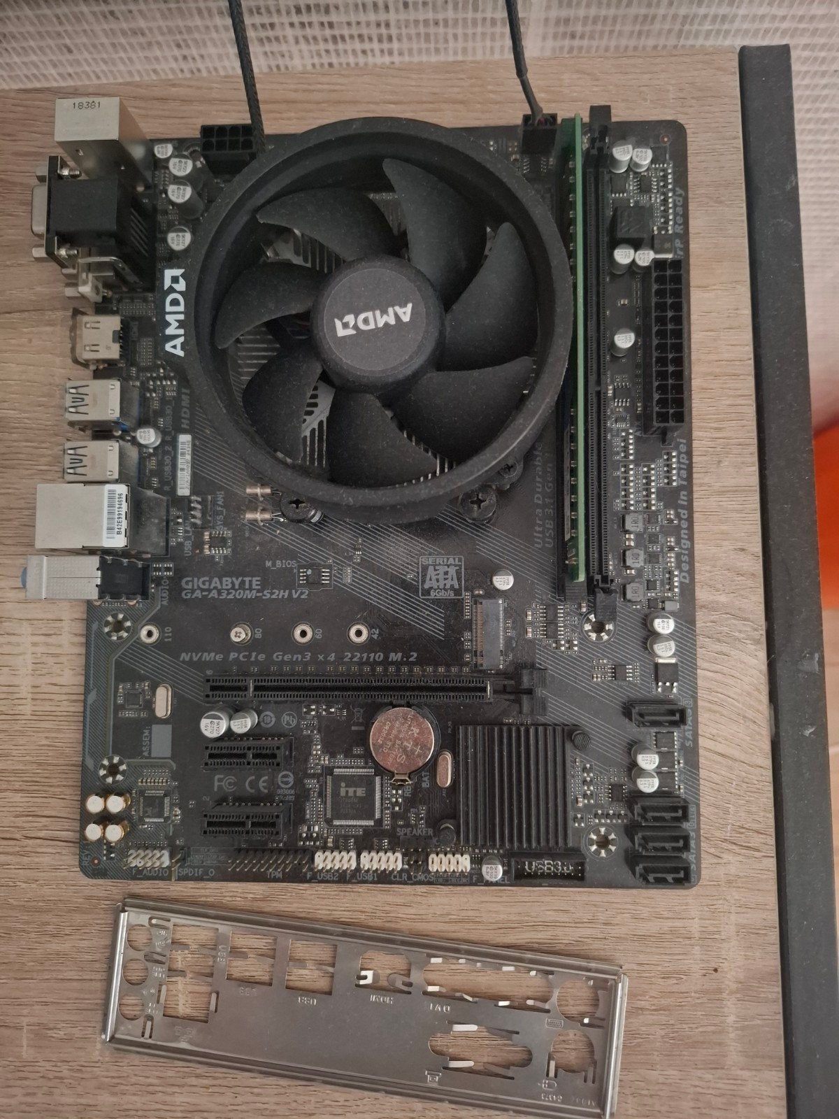 Ryzen 2600 + 8 gb DDR4 2400hz + Gigabyte GA-A320M-S2H V2, Computers en Software, Moederborden, Ophalen, Gebruikt, Micro ATX, DDR4