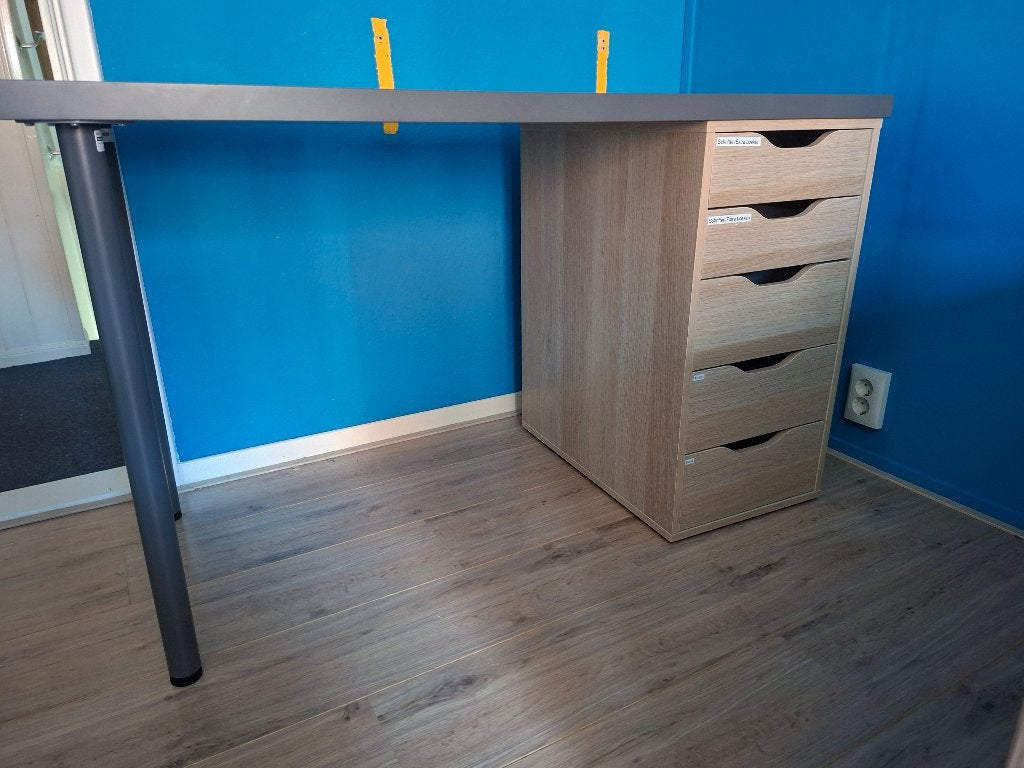Nette bureau met 5 lades, Huis en Inrichting, Ophalen, 120 cm, Schoolbureau, Zo goed als nieuw