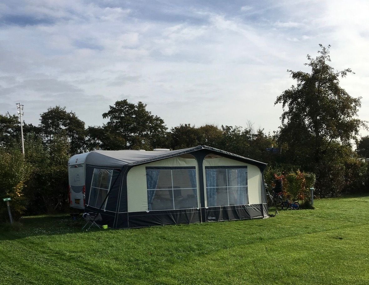 Bürstner Flipper TK 500 (2005) met voortent en mover, Caravans en Kamperen, Caravans, Dwars-stapelbed, Treinzit, Particulier, Bürstner
