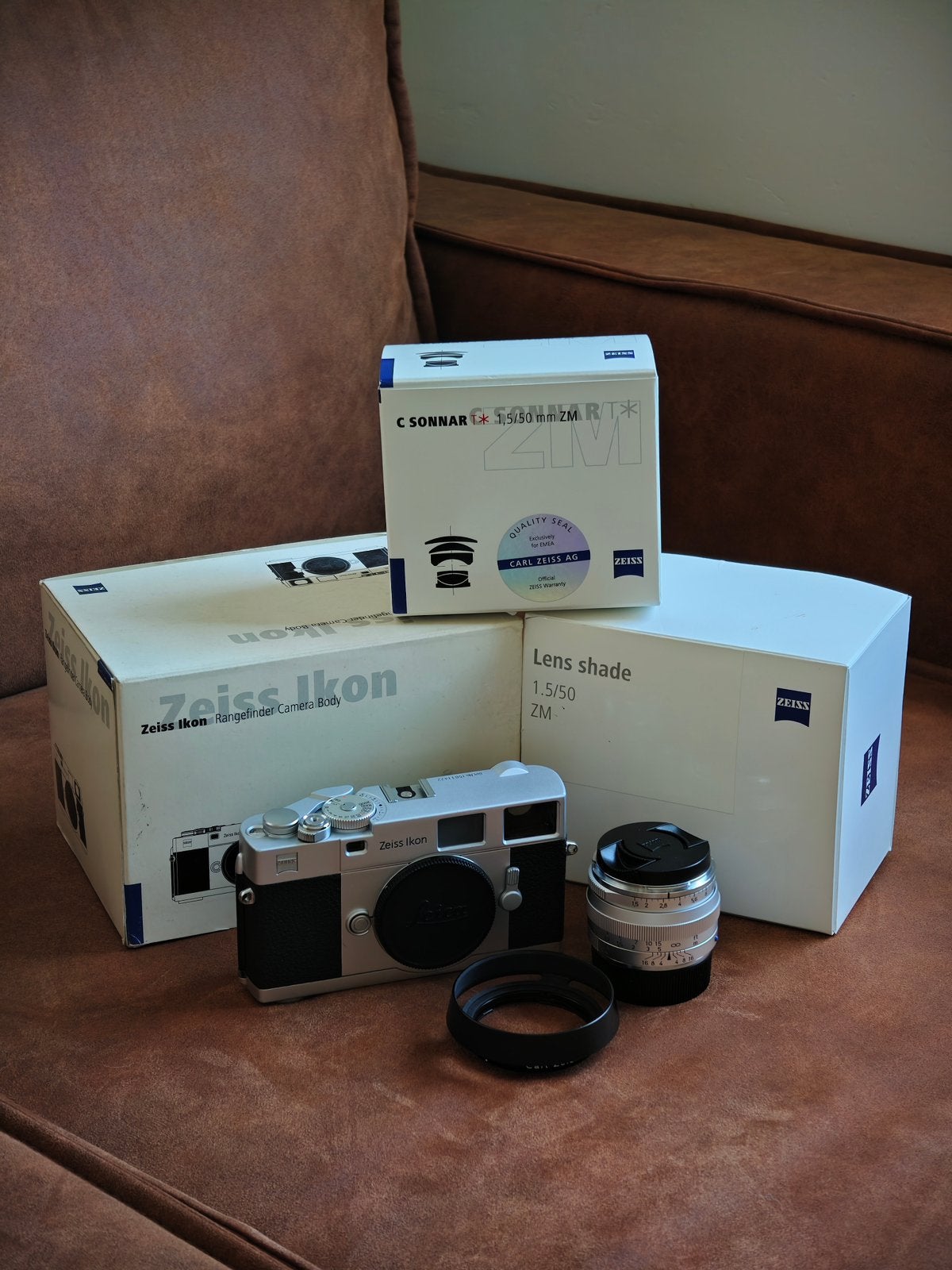 Zeiss Ikon ZM + C Sonnar 50mm f/1.5 + Hood & Original Boxes, Ophalen, Gebruikt, 50 mm, Leica M-mount