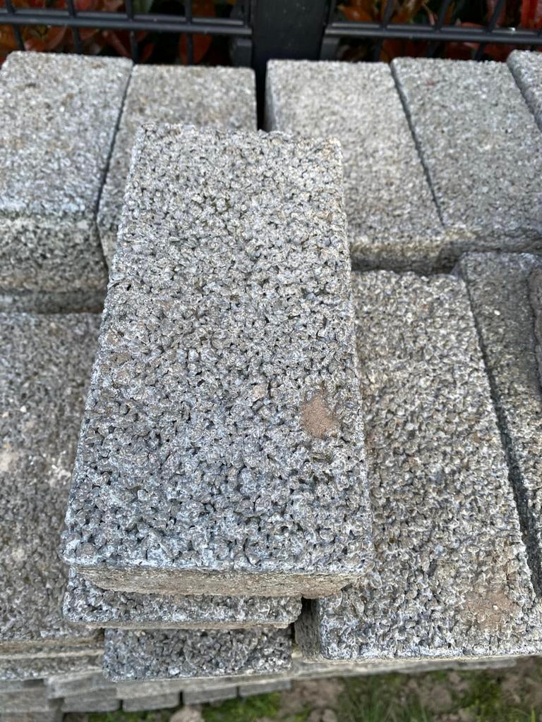 Grijze tegels voor tuin of oprit, Overige materialen, Gebruikt, Verzenden, Minder dan 20 cm
