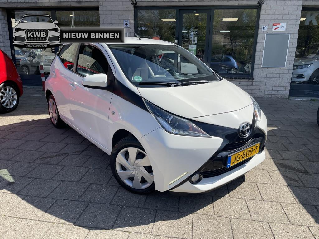 Toyota Aygo 1.0 VVT-i X Play Camera Airco Nieuwe apk Nap, Auto's, Gebruikt, Euro 6, 4 stoelen, Wit