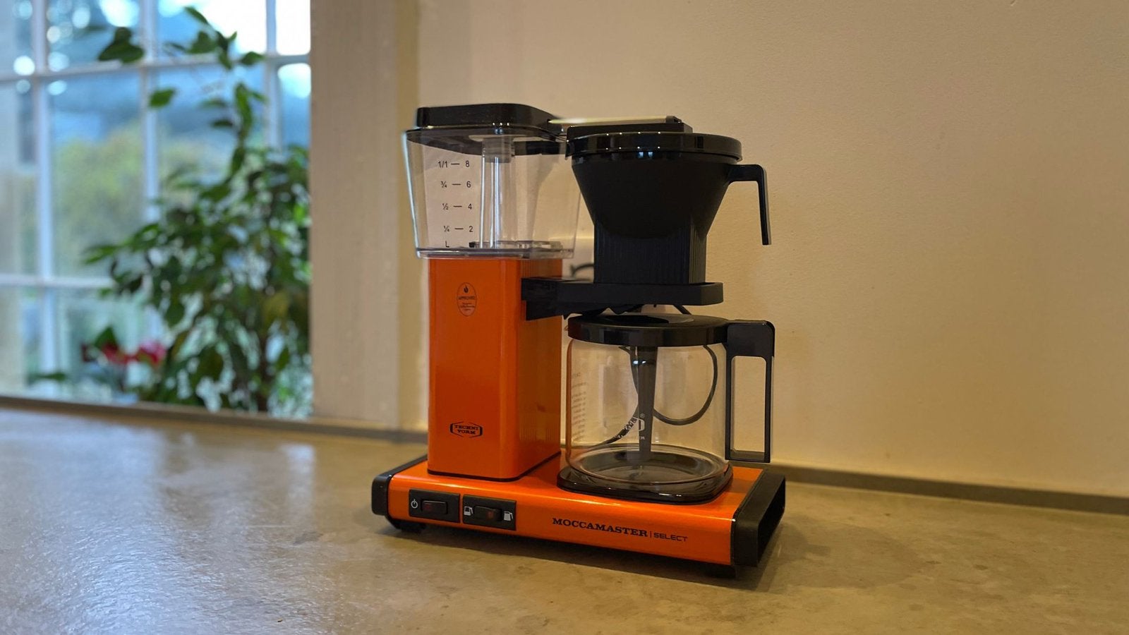 Moccamaster KBG Select Orange 8 mnd oud, 4 tot 10 kopjes, Ophalen of Verzenden, Zo goed als nieuw, Koffiemachine