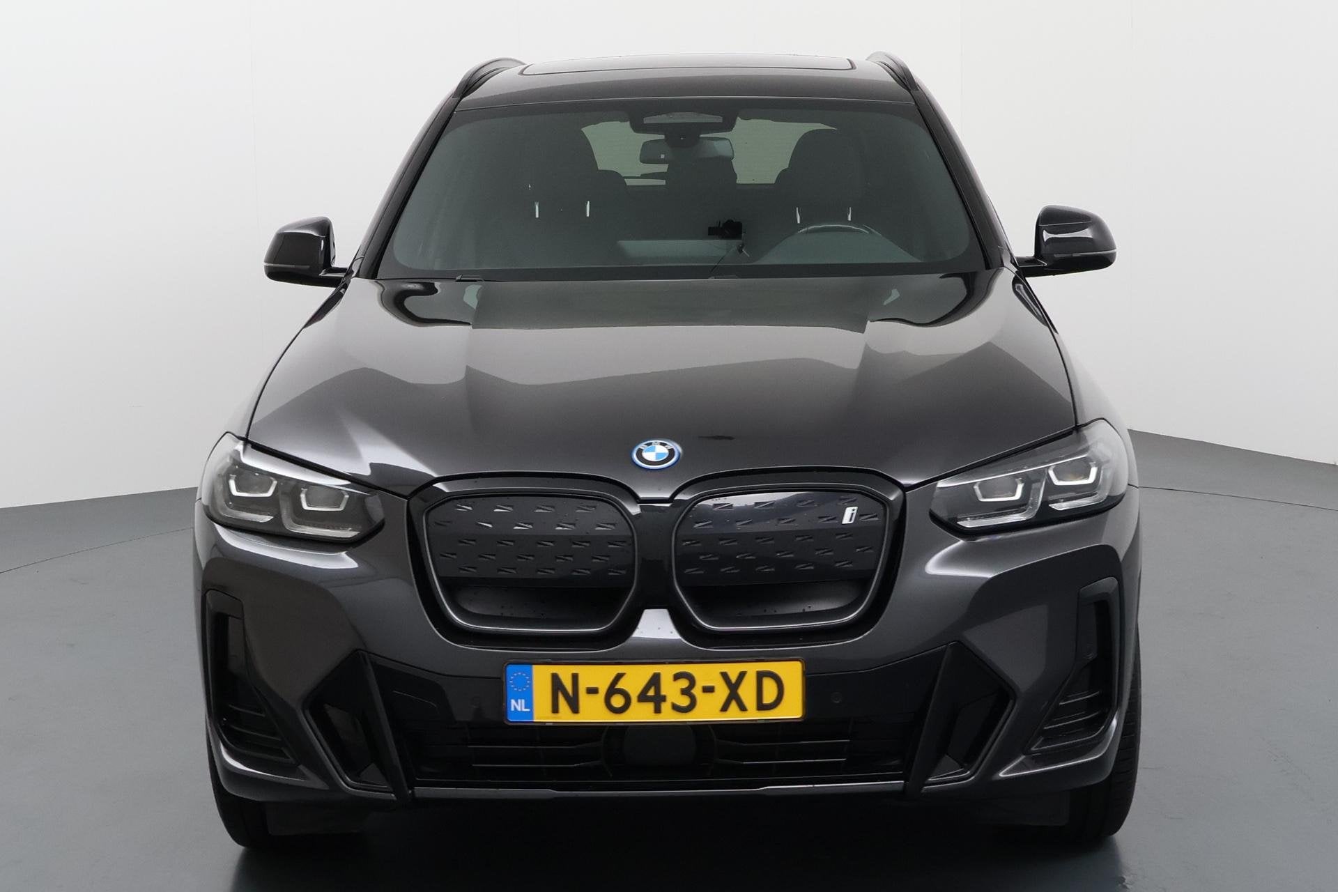 Foto 7 van BMW iX3 Executive 80 kWh Elektrisch rijden met stijl en een