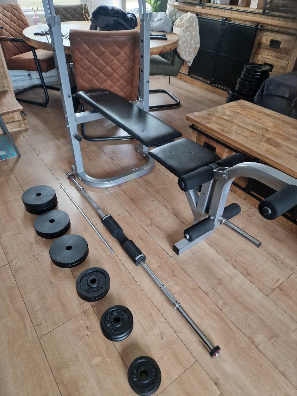 velsterbare halterbank met halterstang en 51.5kg gewichten, Sport en Fitness, Fitnessmaterialen, Ophalen, Fitnessbank