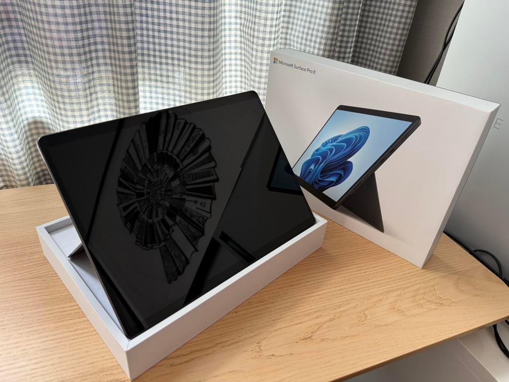 Microsoft Surface Pro 8 - i5 - 8GB - 256GB SSD - Graphite, Ophalen of Verzenden, Zo goed als nieuw, Wi-Fi, 256 GB