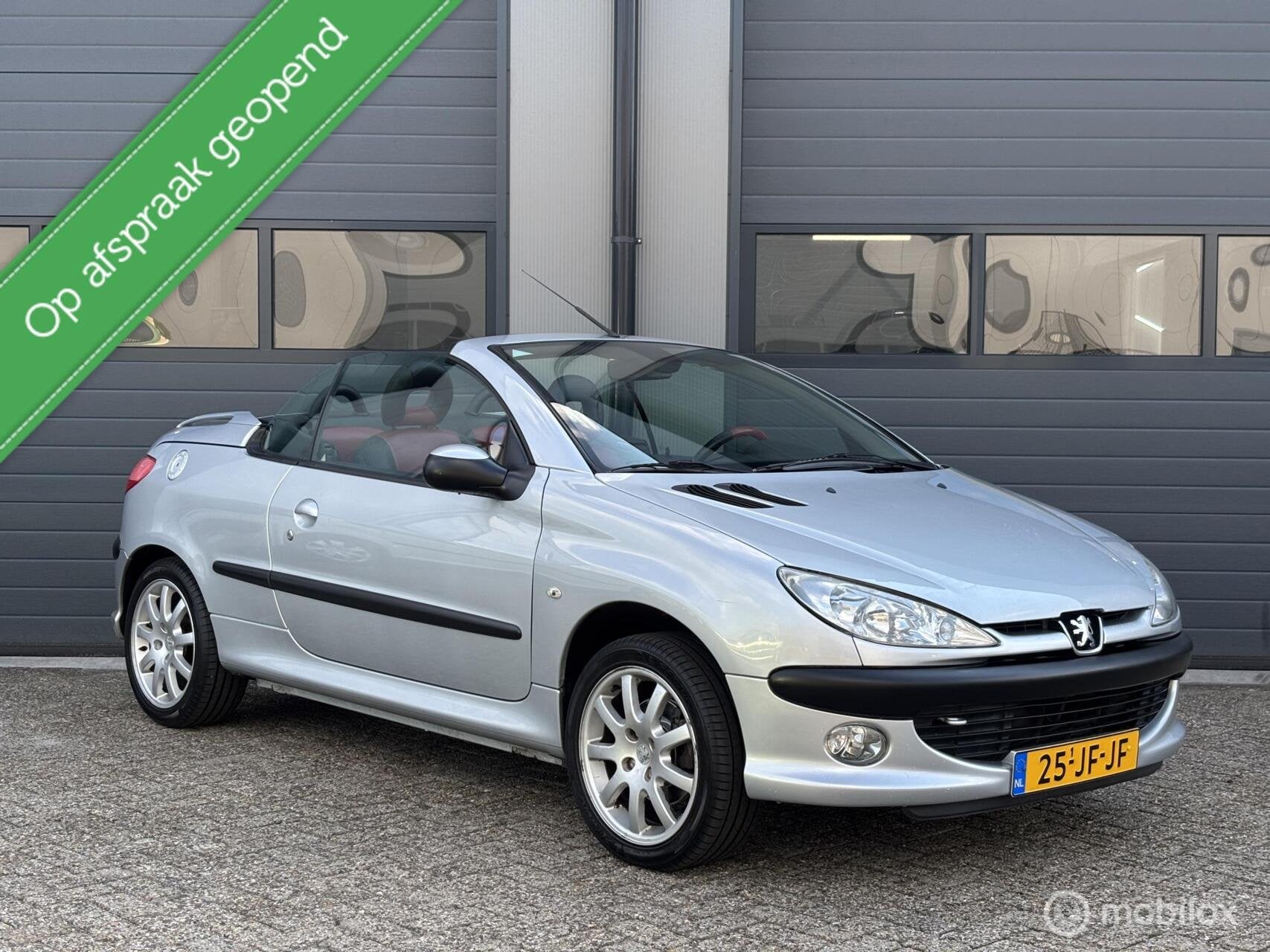 Peugeot 206 CC 2.0-16V Cabrio Roland Garros Uitvoering, Auto's, Peugeot, 136 pk, 4 cilinders, Cabriolet, 4 stoelen