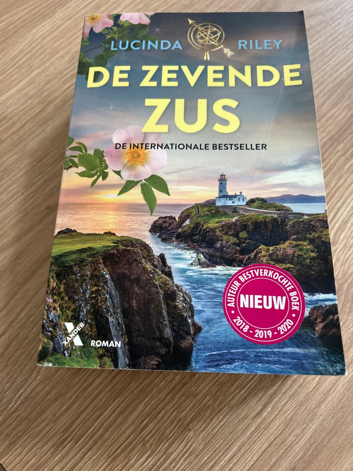 De Zeven Zussen - De Zevende Zus - Lucinda Riley, Boeken, Ophalen of Verzenden, Zo goed als nieuw, Nederland