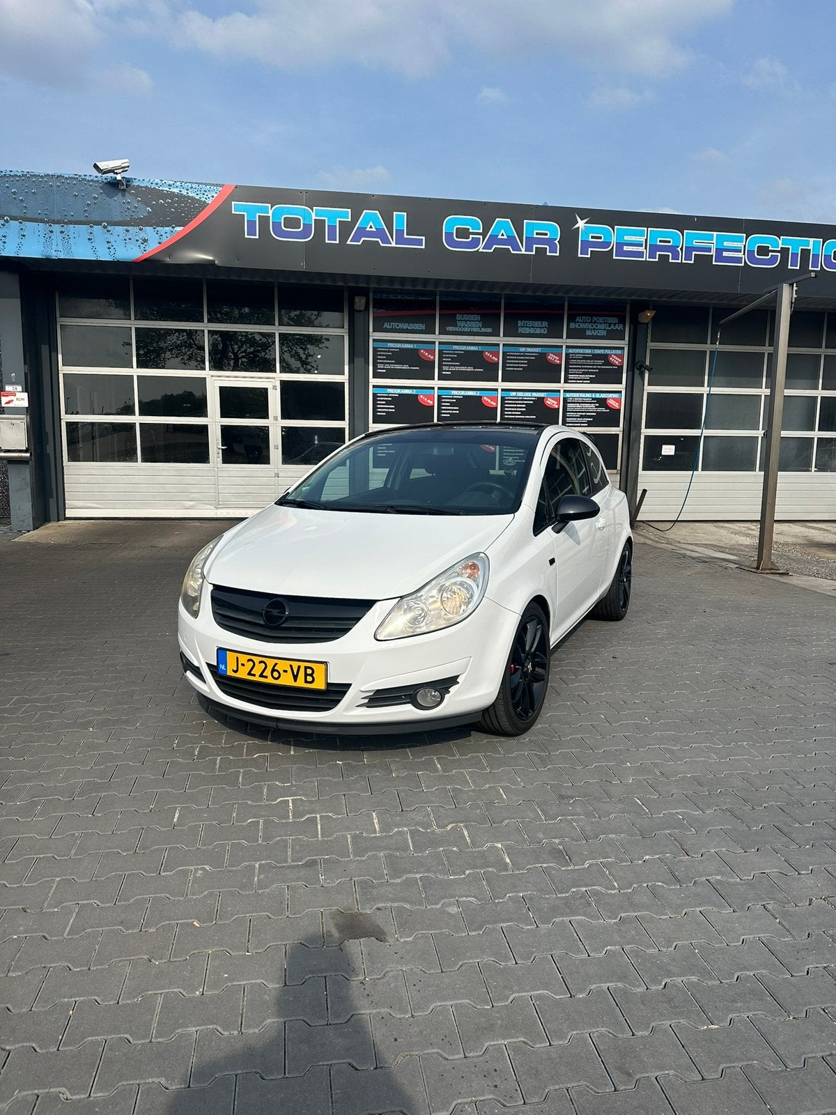 Opel Corsa 1.4 16V 3D 2011 Wit, Voorwielaandrijving, 40 €/maand, 4 cilinders, 100 pk