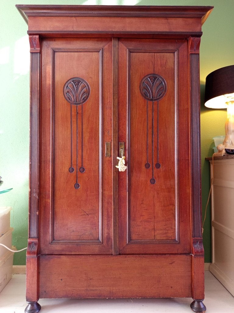 Antieke kast Karakteristieke Art Nouveau Meidenkast, Ophalen