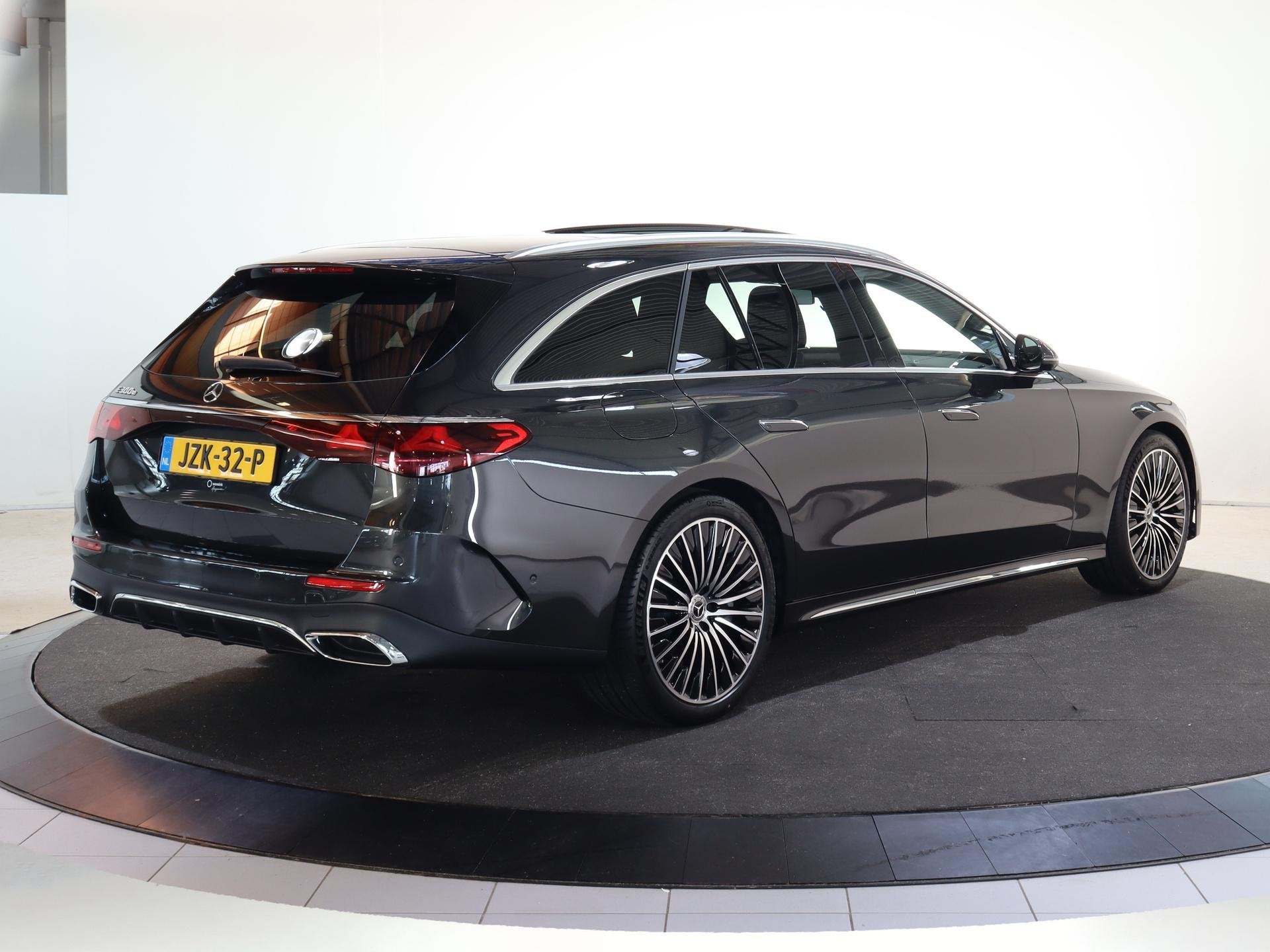 Mercedes-Benz E-klasse Estate 300e Sport Edition | AMG | Pan, Dealer onderhouden, Achterwielaandrijving, Gebruikt, 4 cilinders