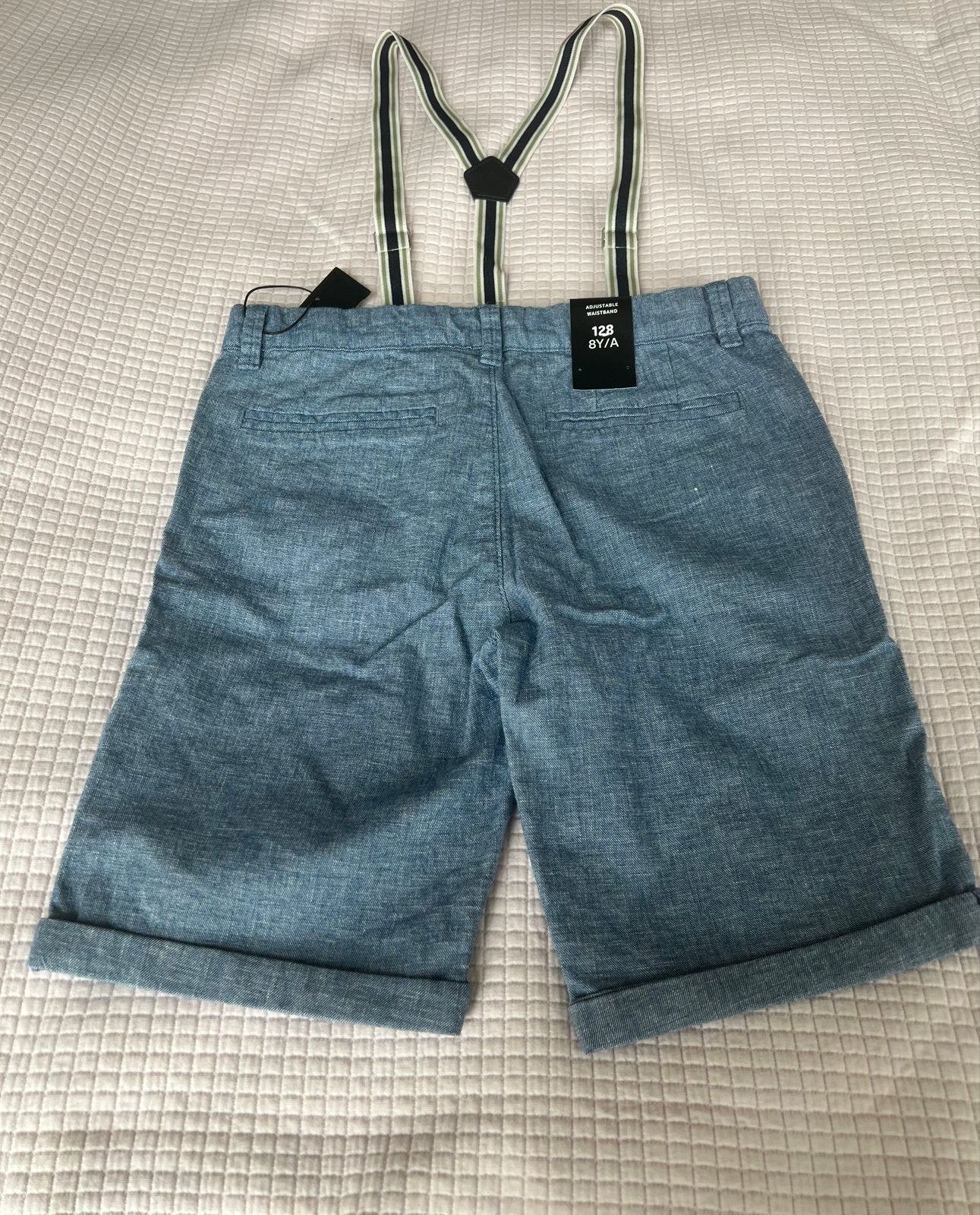 Nieuwe korte broek met bretels voor jongens - Maat 128, Ophalen of Verzenden, Nieuw, Jongen