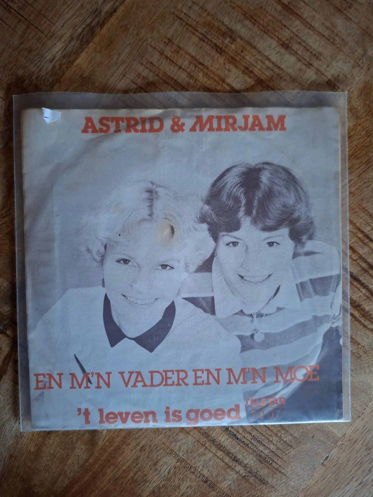 Astrid & Mirjam - En m'n vader en m'n moe / 't leven is goed, Ophalen of Verzenden, Gebruikt, Nederlandstalig