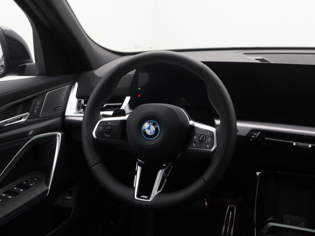 BMW iX2 eDrive20 67 kWh M Sport Edition (bj 2025, automaat), Auto's, BMW, IX2, Met garantie (alle), 33 min, Zwart