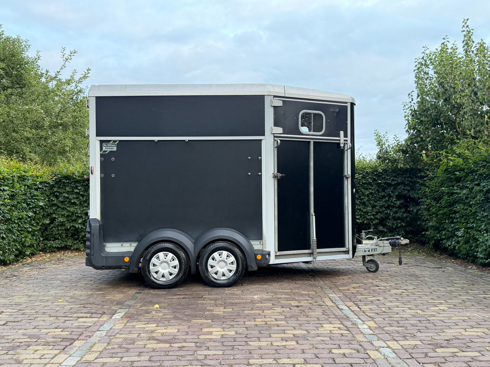 Nette 2 paards ifor Williams hb511 vooruitloop, klep/deuren, Ophalen, Aluminium, Zo goed als nieuw, 2-paards trailer