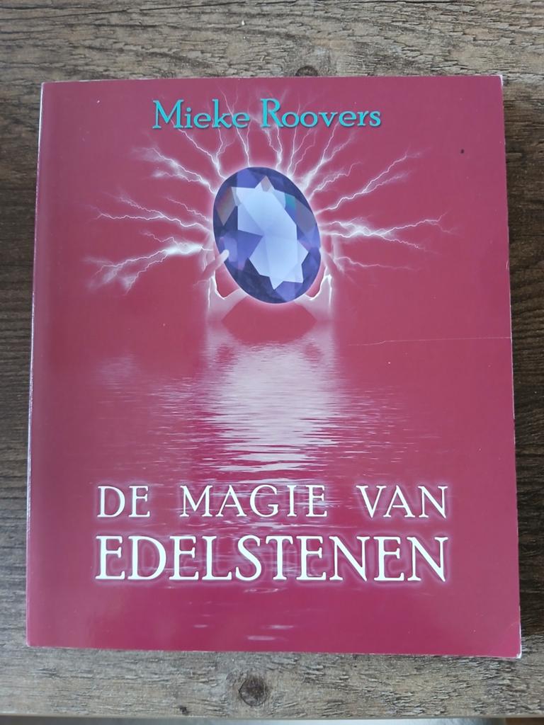 De magie van edelstenen, Boeken, Ophalen of Verzenden, Zo goed als nieuw, Spiritualiteit algemeen, Achtergrond en Informatie
