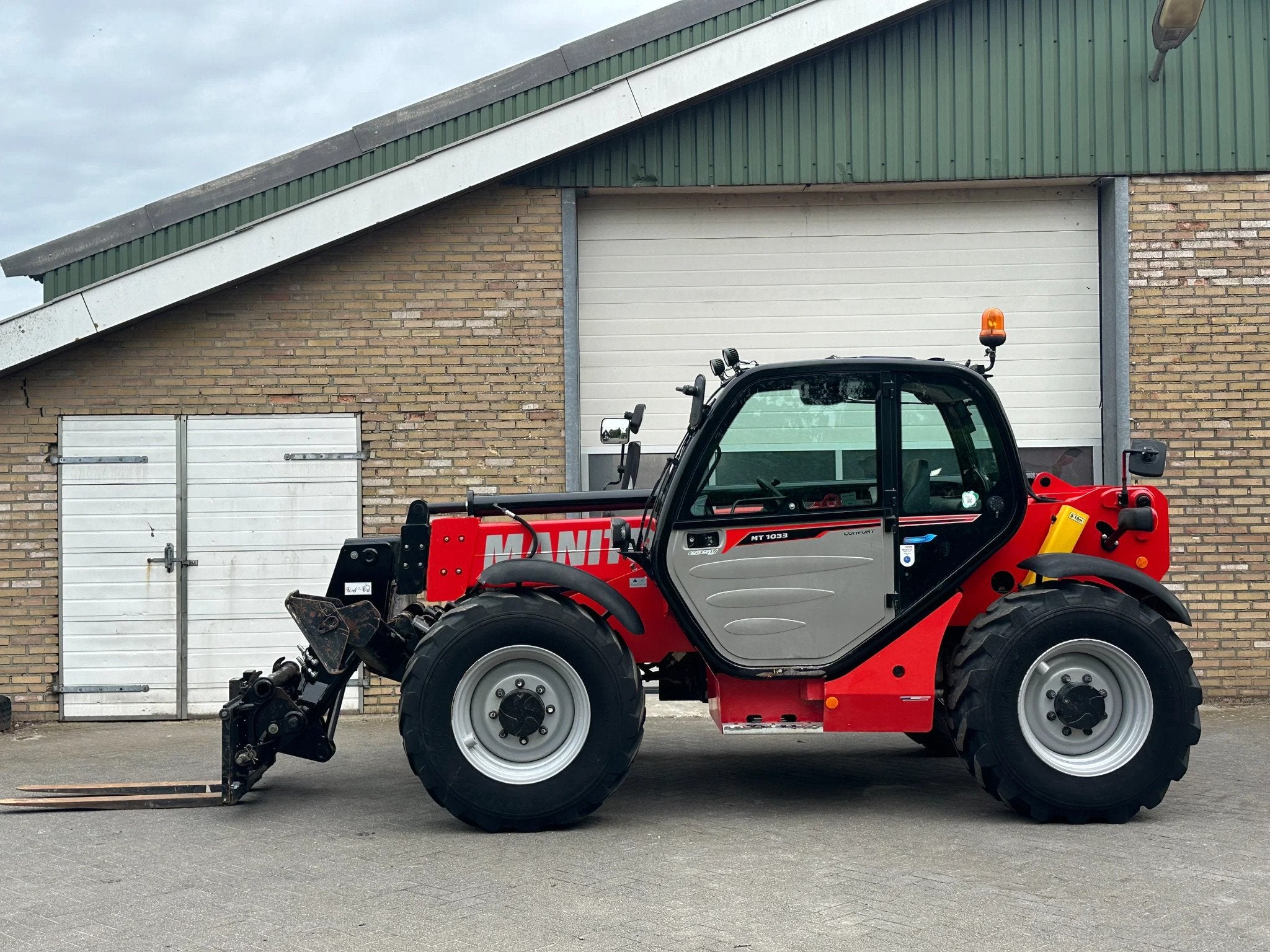 Manitou MT1033 (bj 2019), Verreiker