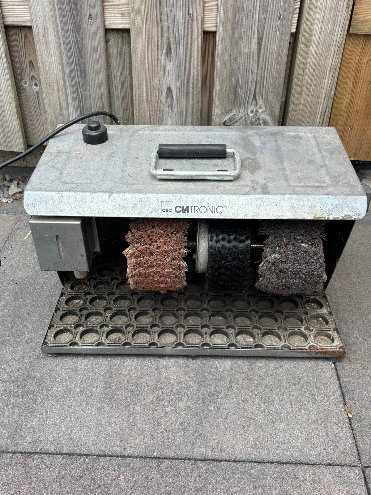 Te koop CLAtronic schoenenpoetsmachine, Ophalen, Bezem of Borstel