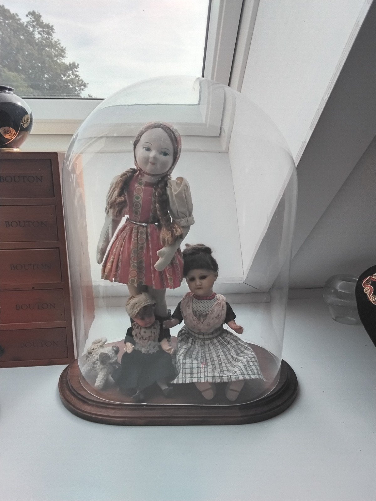 mooie antieke poppen en ovalen stolp, Huis en Inrichting, Woonaccessoires | Stolpen, Ophalen, Gebruikt