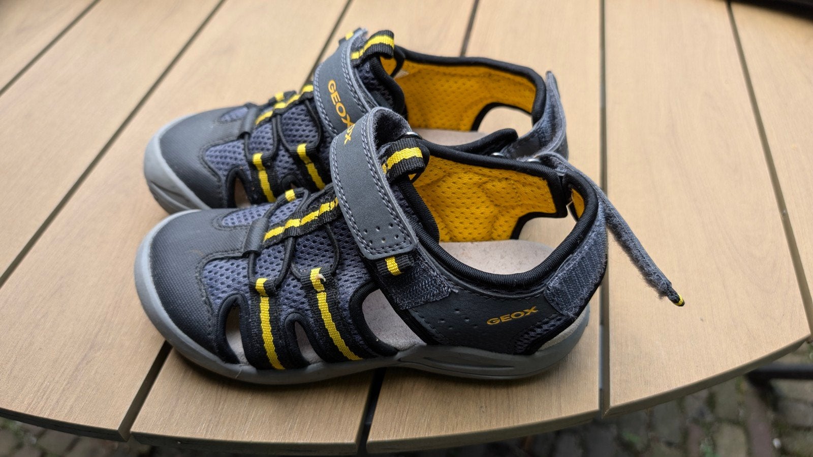 Geox sandalen geel-grijs - Maat 31, Ophalen, Schoenen, Zo goed als nieuw, Jongen