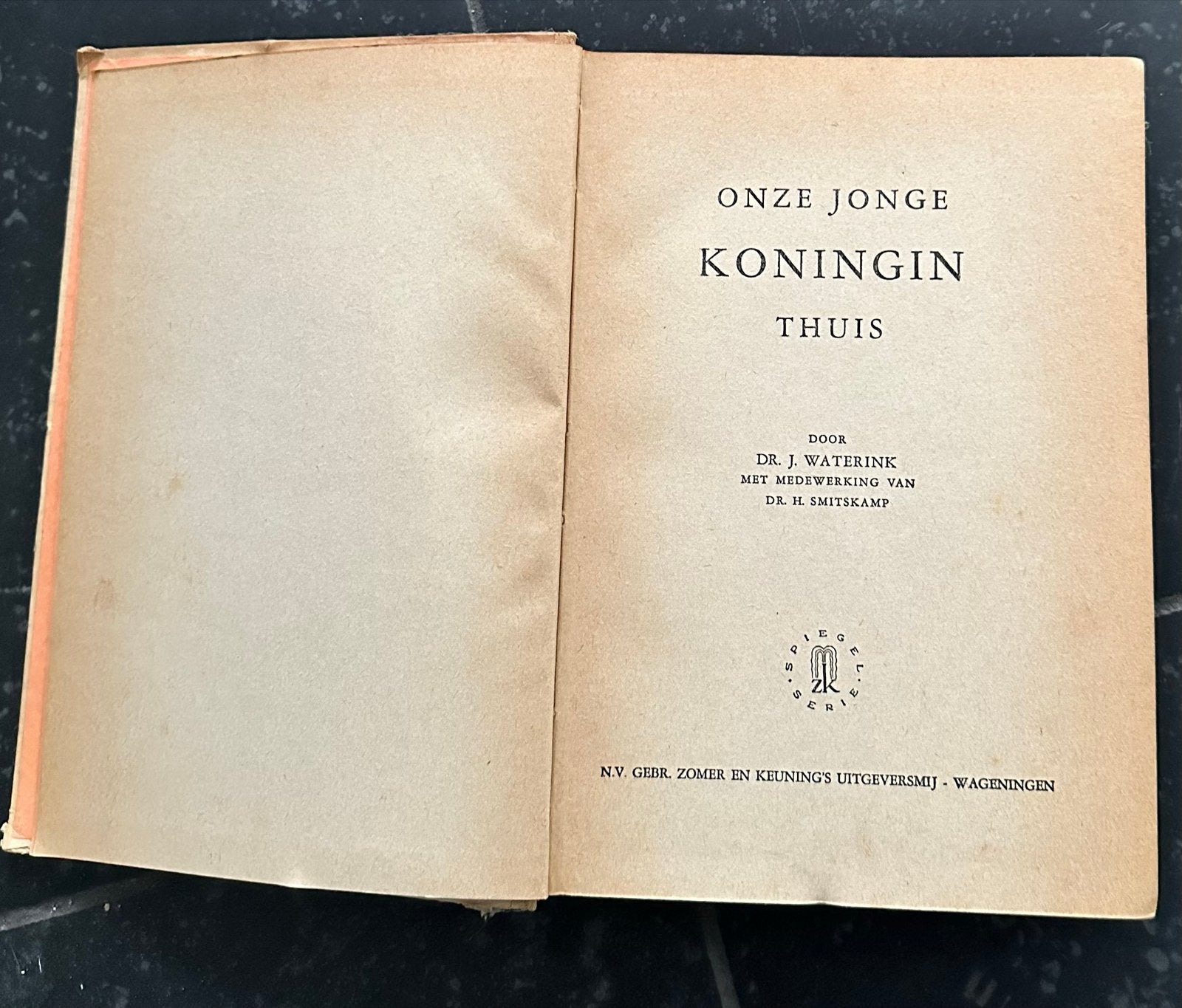 Onze Jonge Koningin Thuis - Dr. J. Waterink (1938), Ophalen of Verzenden, Gelezen, Politiek