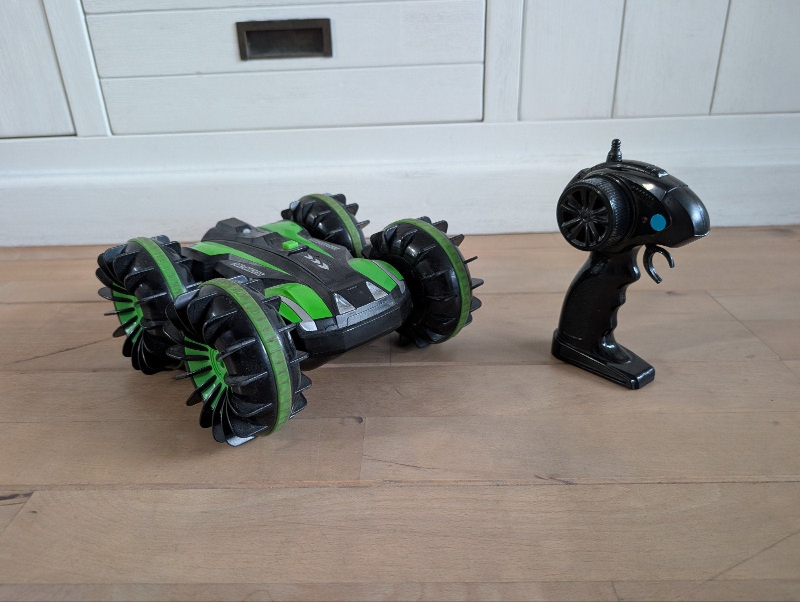 2-in-1 Amfibische RC Stunt Auto 360 Graden Rotatie, Elektro, Gebruikt, Auto offroad, Ophalen of Verzenden