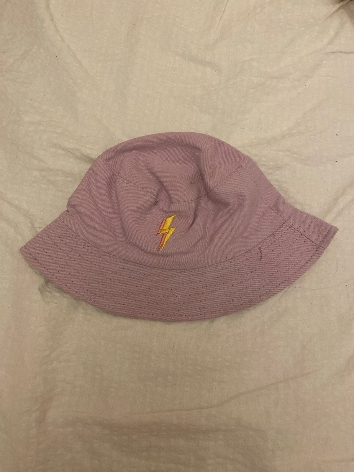 Lila HEMA bucket hat met bliksemprint, Kleding | Dames, Hoeden en Petten, Ophalen, Gedragen, One size fits all, Hoed