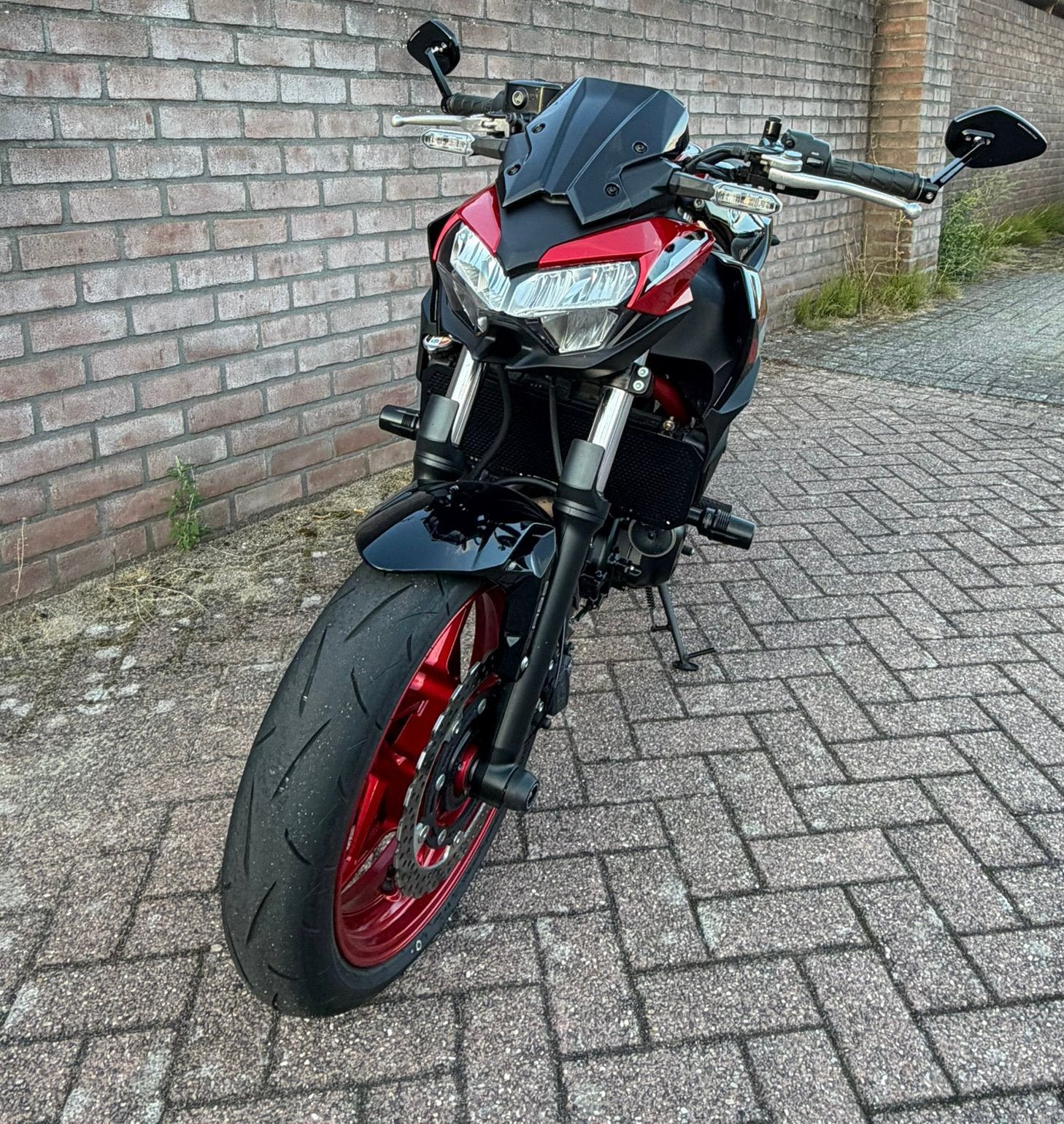 Kawasaki Z650 35kW | 2025 | Zwart/Rood | A2, Motoren, Motoren | Kawasaki, Bedrijf, Naked bike