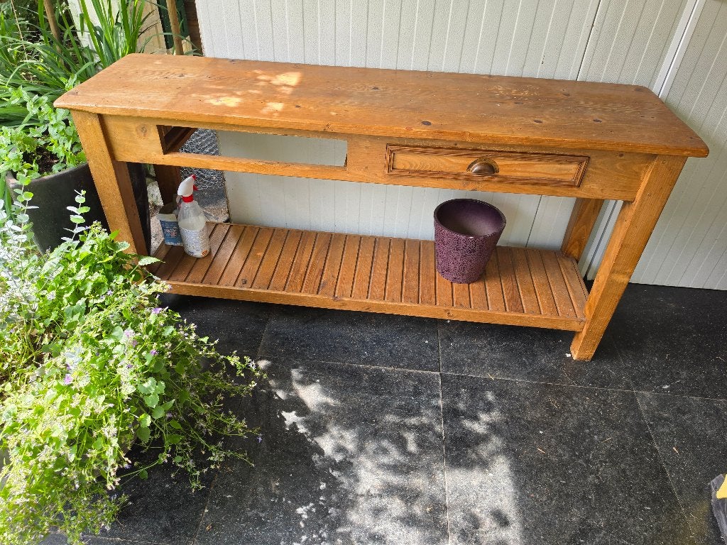Robuuste houten sidetable / wandtafel met lades en plank, Huis en Inrichting, Tafels | Sidetables, Ophalen, Gebruikt, Landelijk