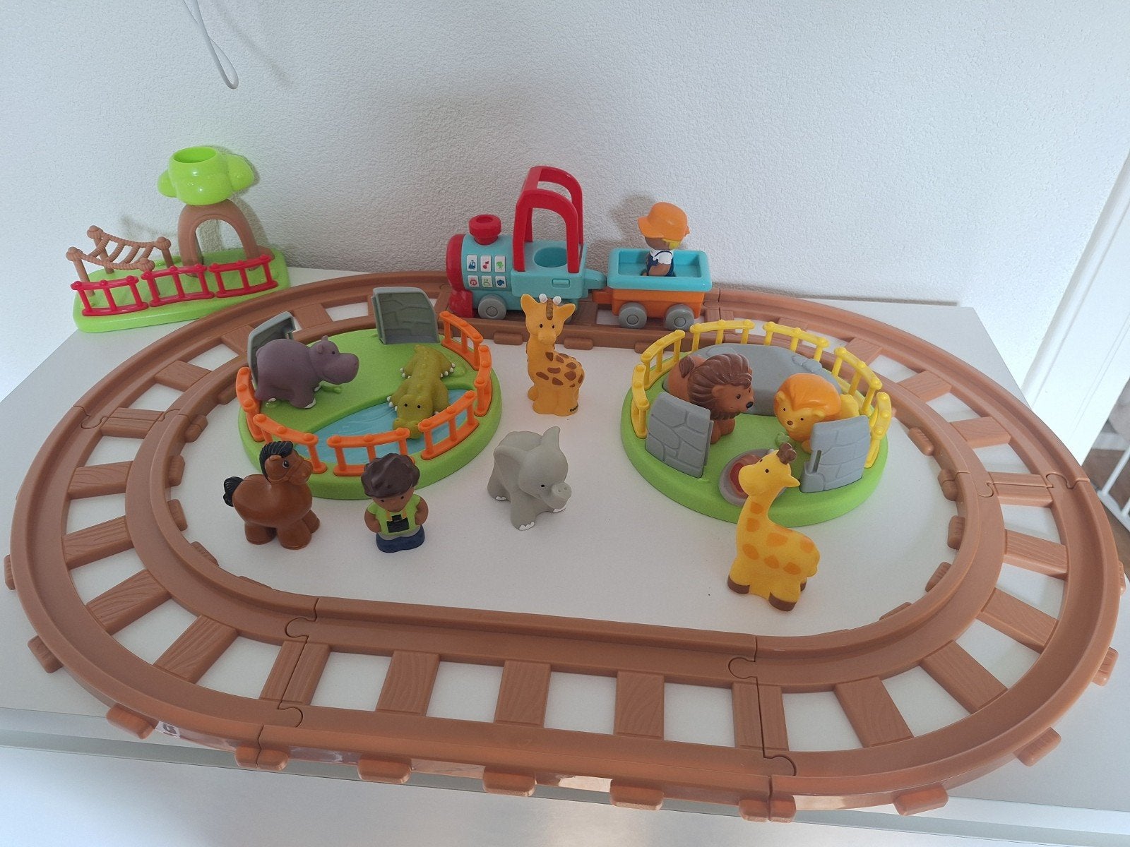 Leuke geluiden trein in de dierentuin, poppetjes, dieren tre, Kinderen en Baby's, Speelgoed | Speelgoedvoertuigen, Ophalen of Verzenden