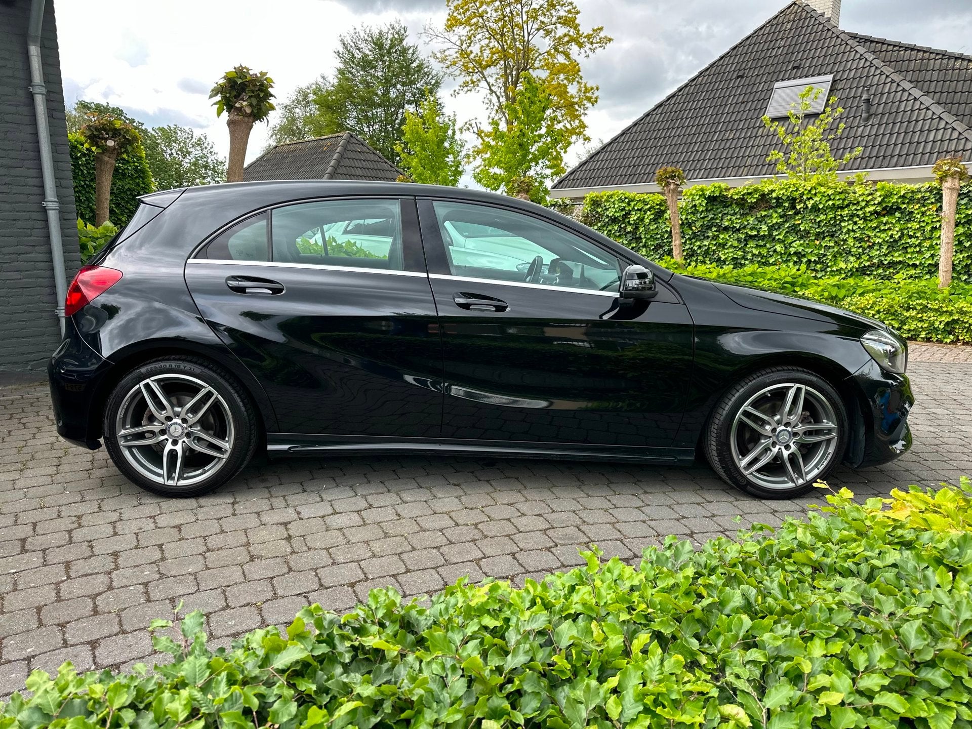 Mercedes-Benz A-klasse 160 Ambition AMG, Xenon Org NL, Auto's, Gebruikt, 4 cilinders, Zwart, Bedrijf