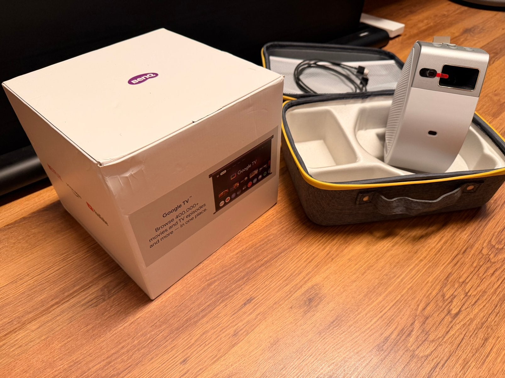 BenQ portable GV32 beamer/projector en 55” scherm en tas, Ophalen, LED, Nieuw, BenQ
