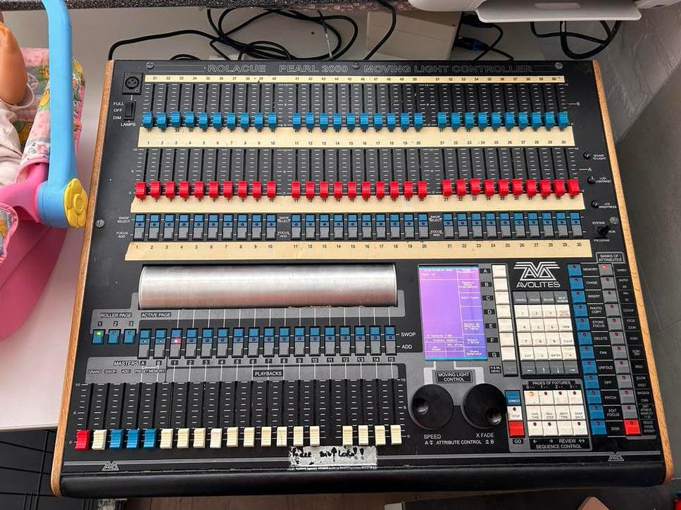 Avolites Pearl 2000 Rollacue - Uitgebreid & Compleet, Muziek en Instrumenten, Licht en Laser, Ophalen, Gebruikt, Licht, Geluidgestuurd