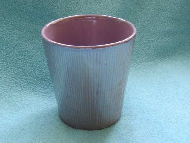 ZGAN Bloempot lila geribbeld 14 cm hoog, Rond, Binnen, Ophalen of Verzenden, Zo goed als nieuw