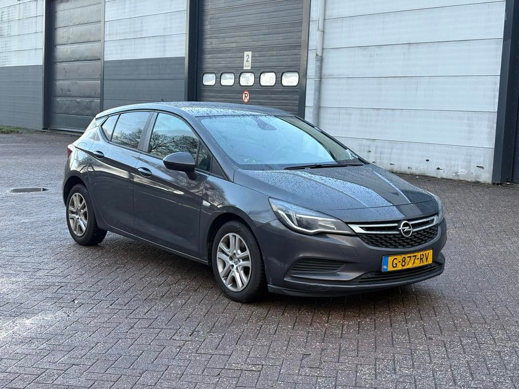 Opel Astra 1.6 Cdti 2016, Auto's, Opel, Bedrijf, Astra, Diesel, C, Hatchback, Handgeschakeld, Geïmporteerd, Zilver of Grijs, Voorwielaandrijving