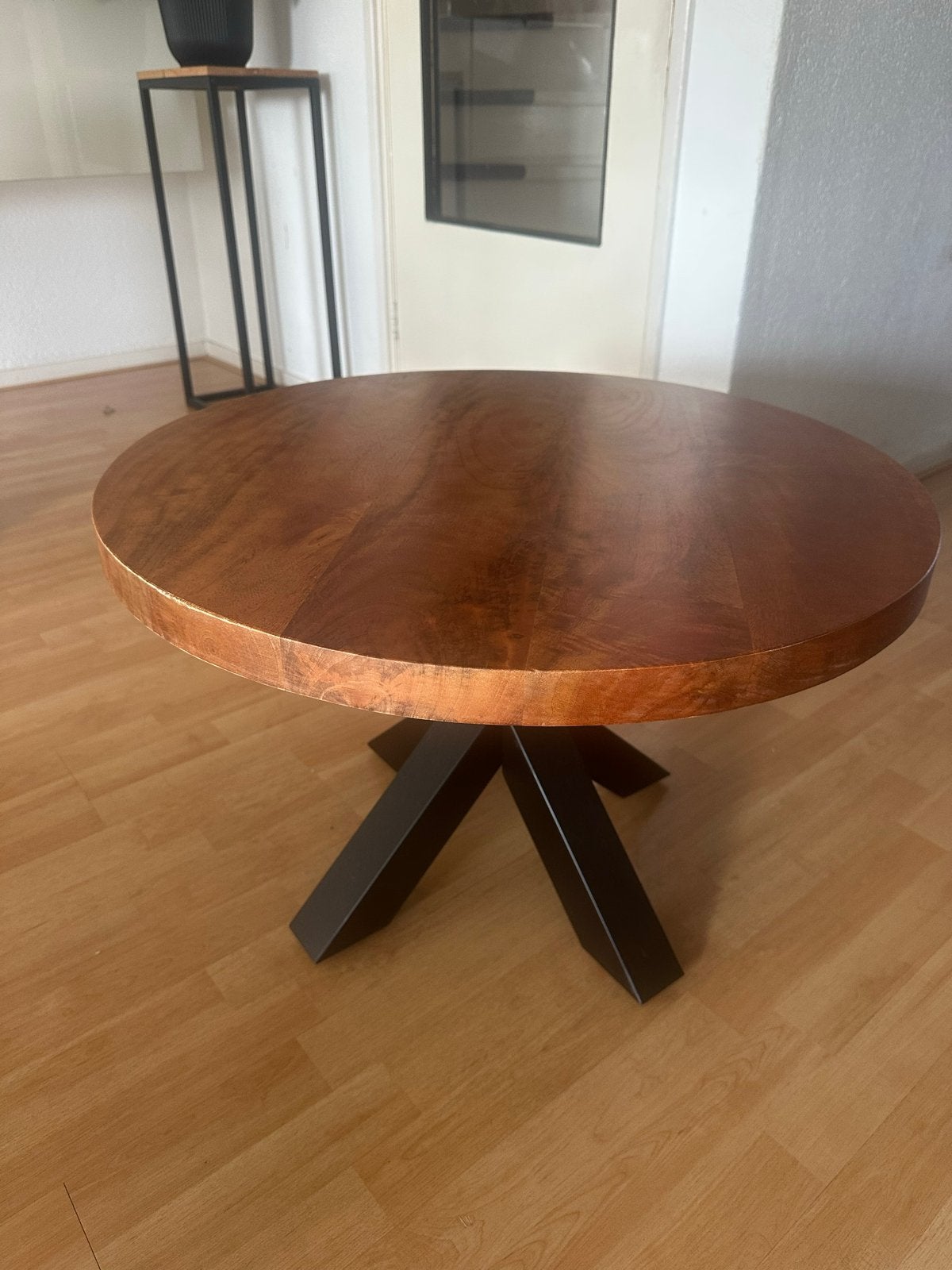 Ronde salontafel massief mangohout Ø70 cm walnoot, Huis en Inrichting, Ophalen, Rond, 50 tot 100 cm, Zo goed als nieuw