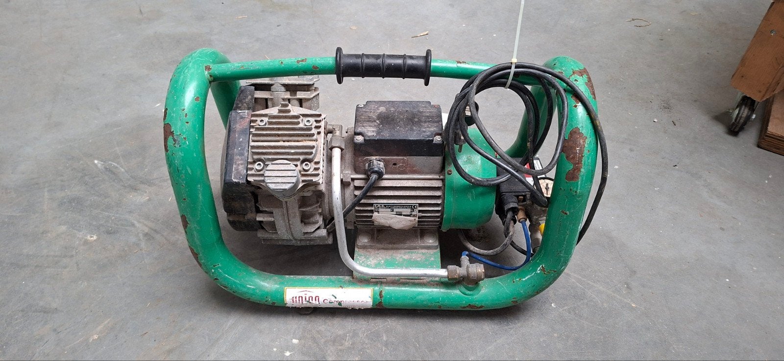 Gebruikte Union compressor - Compact en krachtig, Doe-het-zelf en Verbouw, Gebruikt, Onbekend, Ophalen of Verzenden, Minder dan 200 liter/min