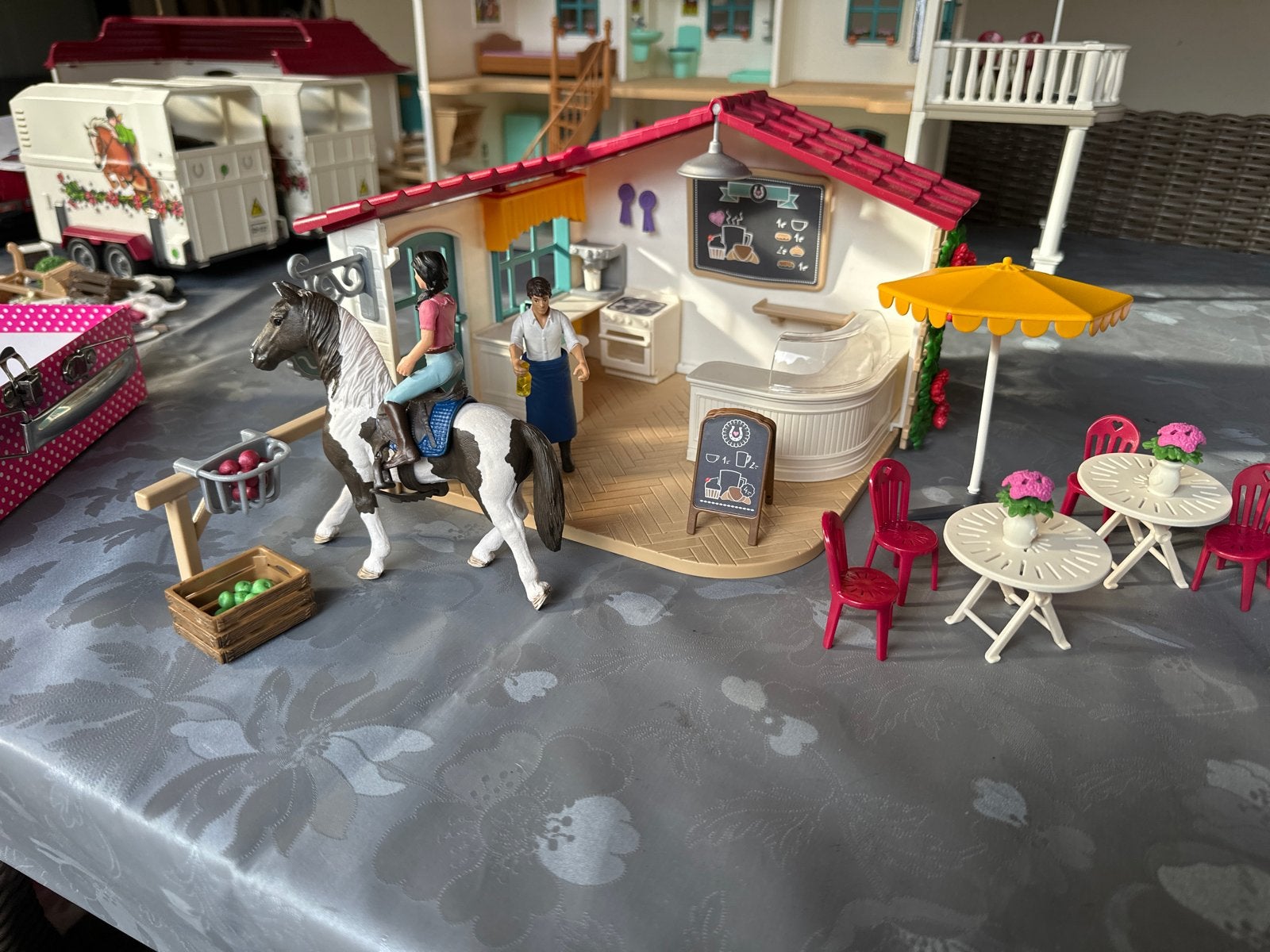 Schleich Horse Club Café met paard en accessoires, Ophalen, Gebruikt, Jongen of Meisje