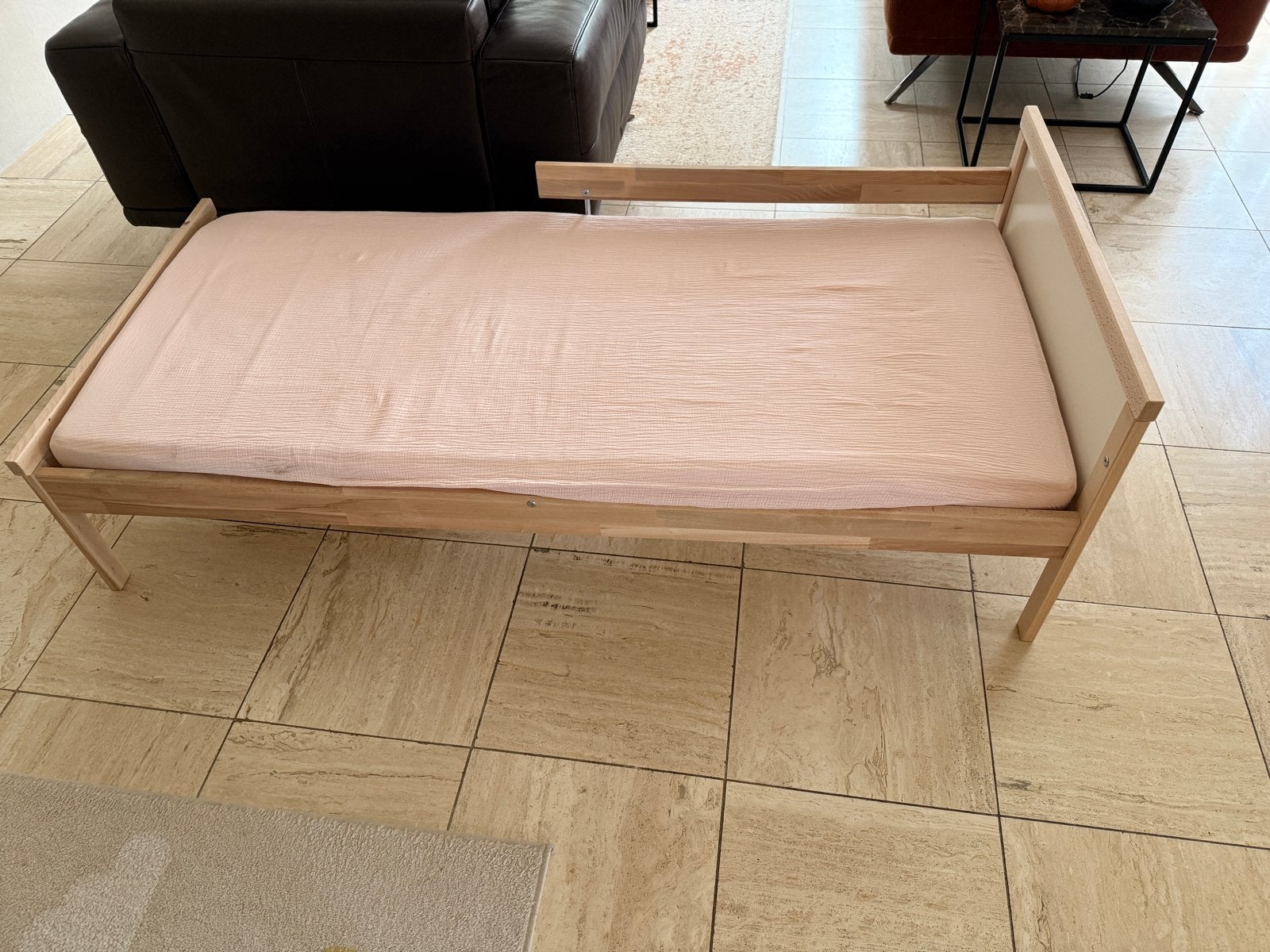 IKEA SNIGLAR Peuterbed met matras en hoeslaken, Ophalen, Beige, 190 cm of minder, Zo goed als nieuw