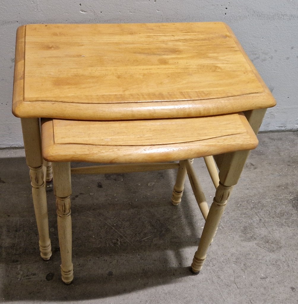 Set van 2 houten bijzettafels creme + hout . a, Minder dan 55 cm, Gebruikt, Rechthoekig, Hout