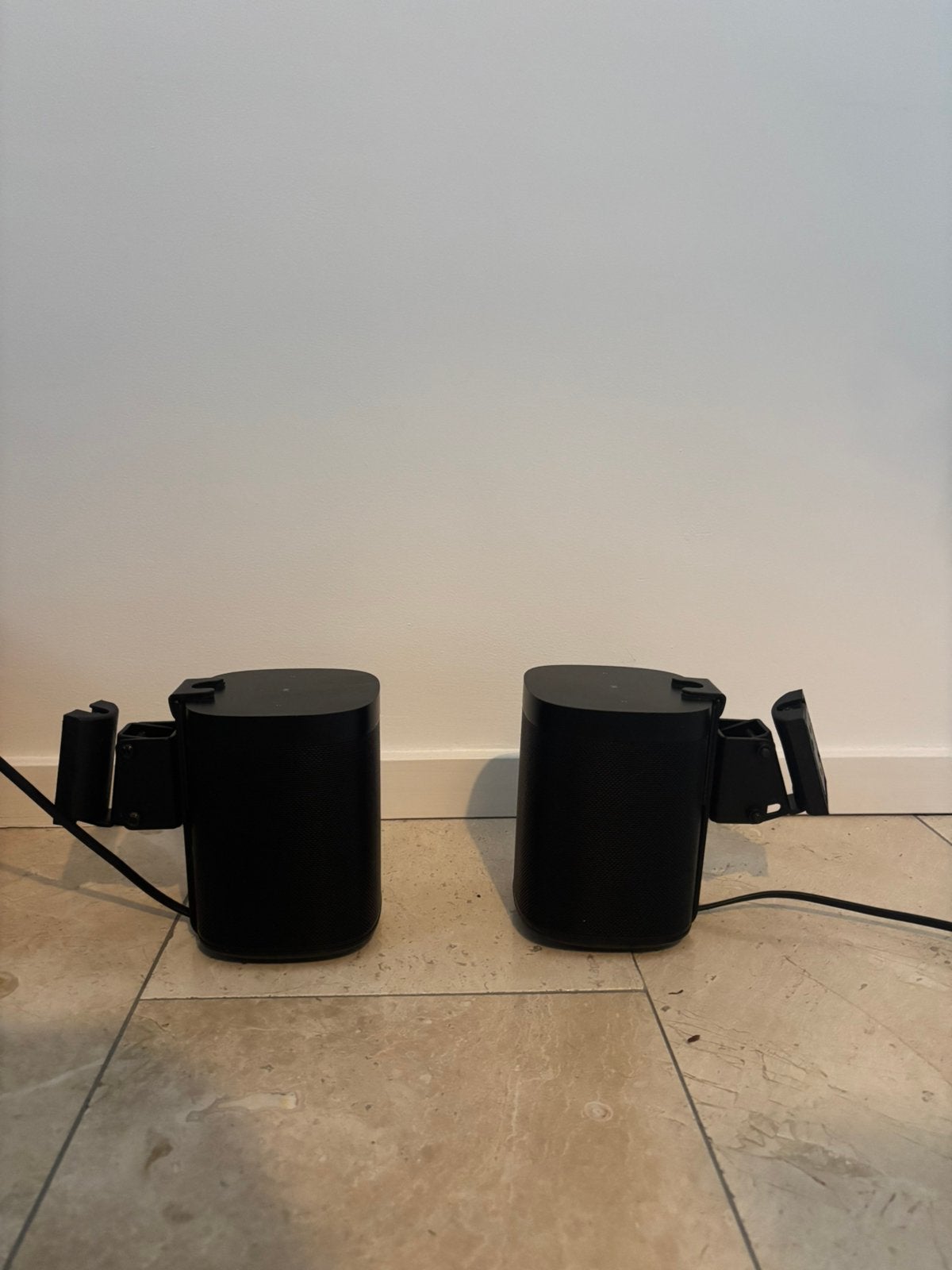Foto 4 van 2x Sonos One Zwart + Muurbeugels | Luidspreker Incl Garantie