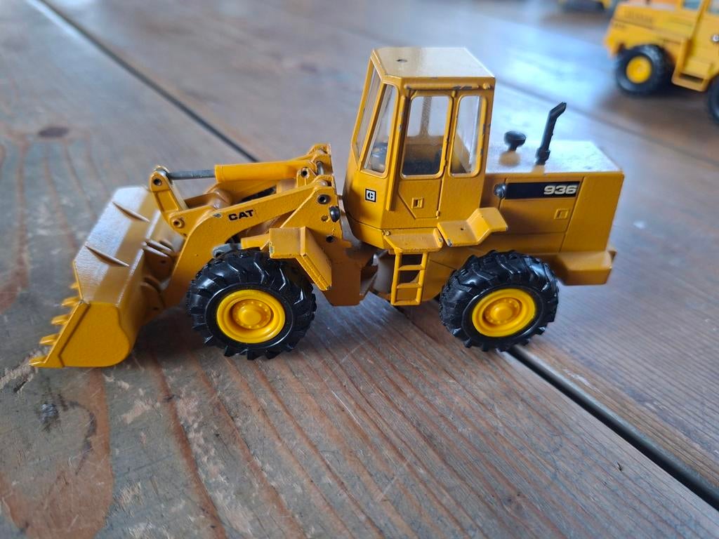 CONRAD  CAT 936 LOADER, Hobby en Vrije tijd, Modelauto's | 1:50, Ophalen of Verzenden, Zo goed als nieuw, Hijskraan, Tractor of Landbouw