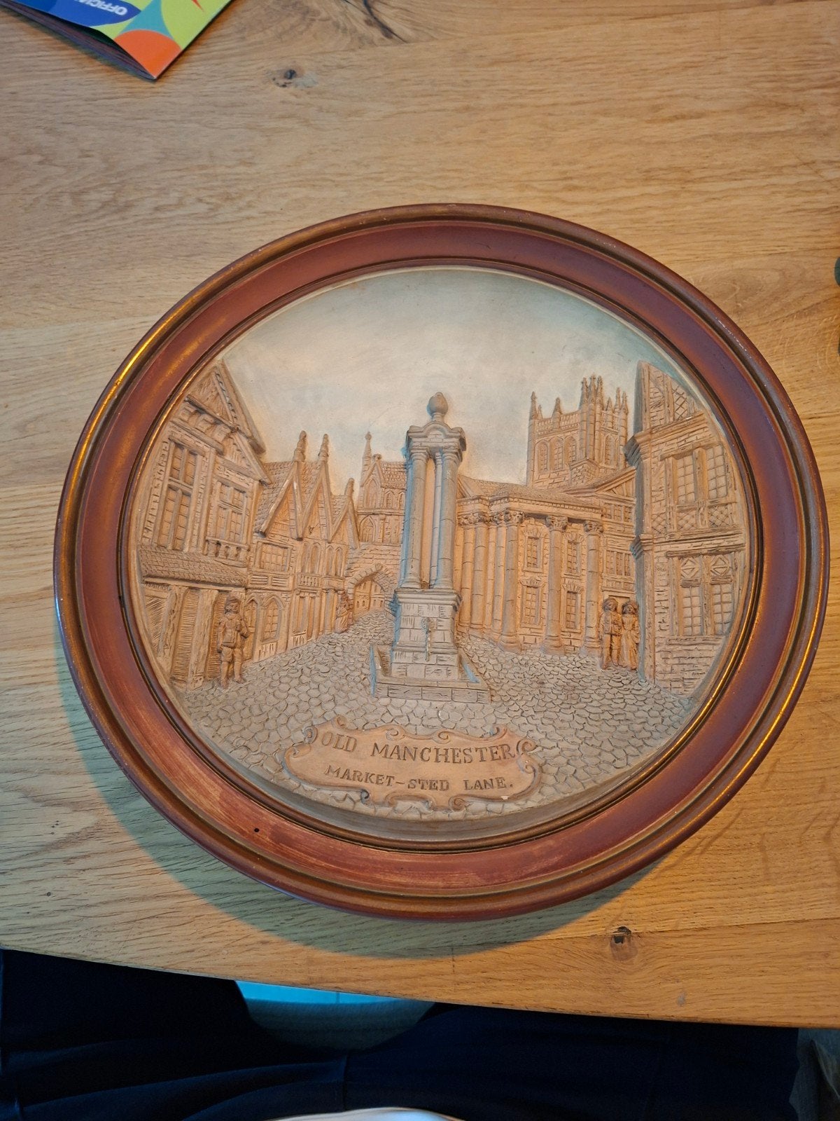 Vintage reliëf wanddecoratie 'Old Manchester', Antiek en Kunst, Ophalen