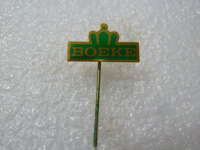 Vintage Boeke Speldje/Pin - Groen met Gouden Kroon, Ophalen of Verzenden, Gebruikt, Merk, Speldje of Pin