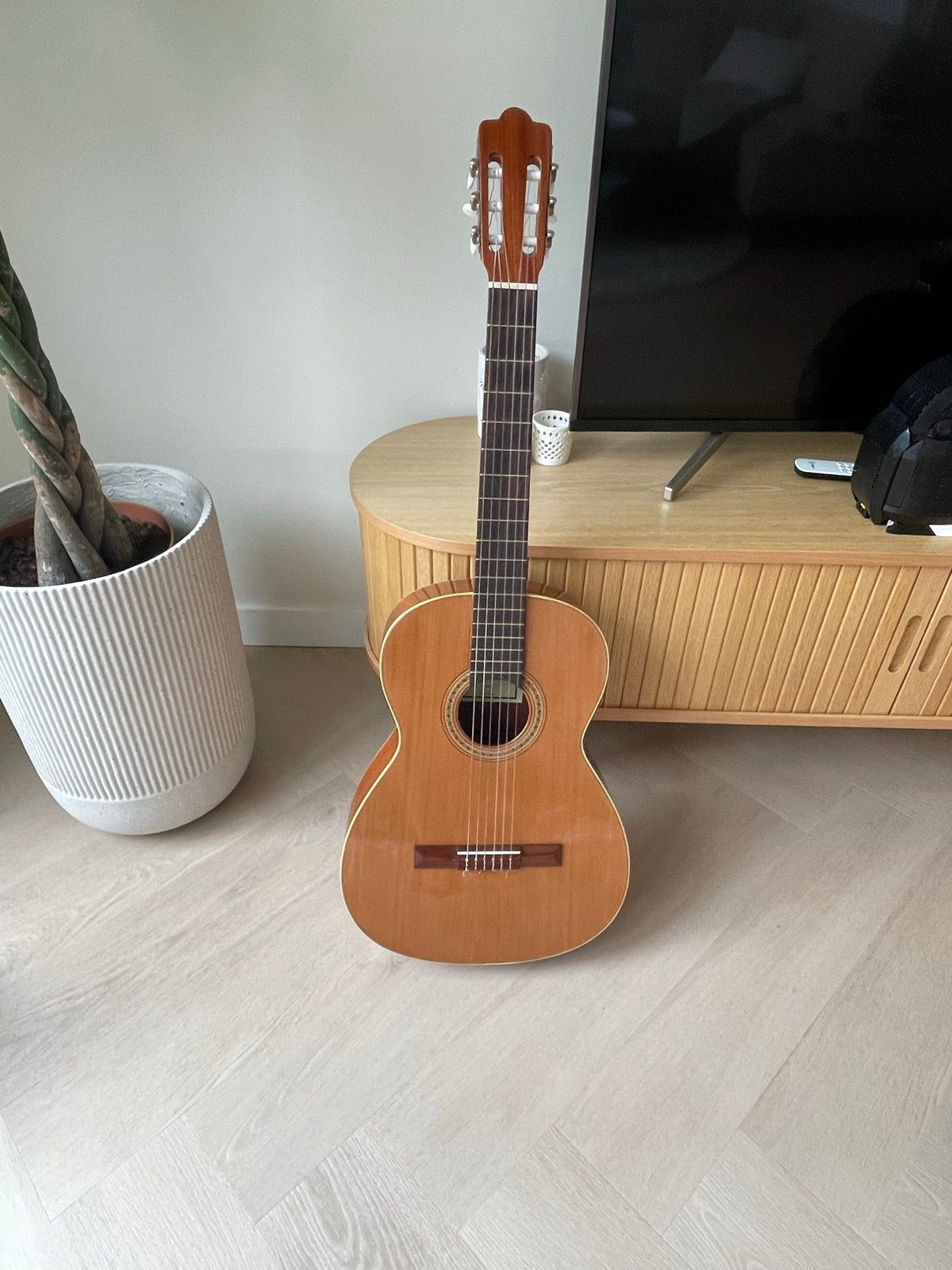 Juan Salvador Model 6, Muziek en Instrumenten, Ophalen of Verzenden, Zo goed als nieuw, Klassieke of Spaanse gitaar, Met koffer