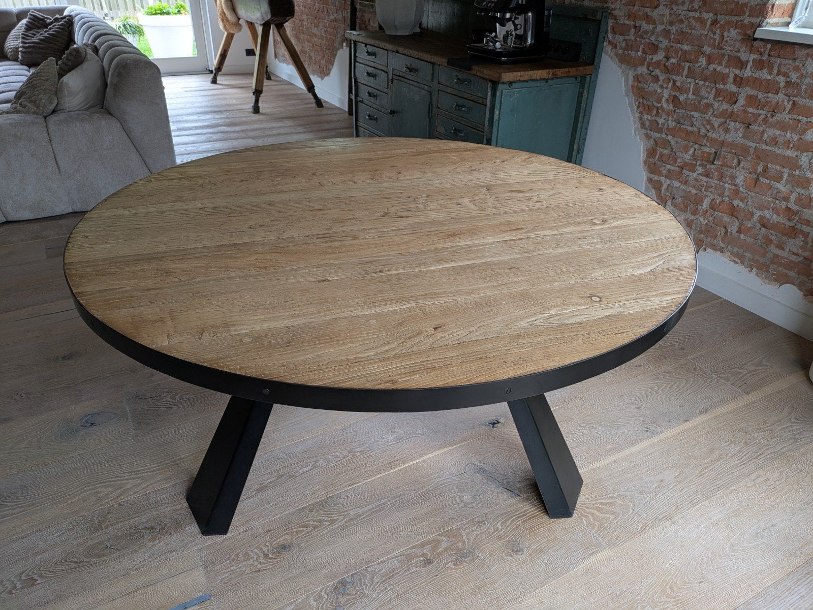 Ronde eettafel Eleanora Elm, industrieel design, 152 cm, 150 tot 200 cm, Rond, Zo goed als nieuw, Vijf personen of meer