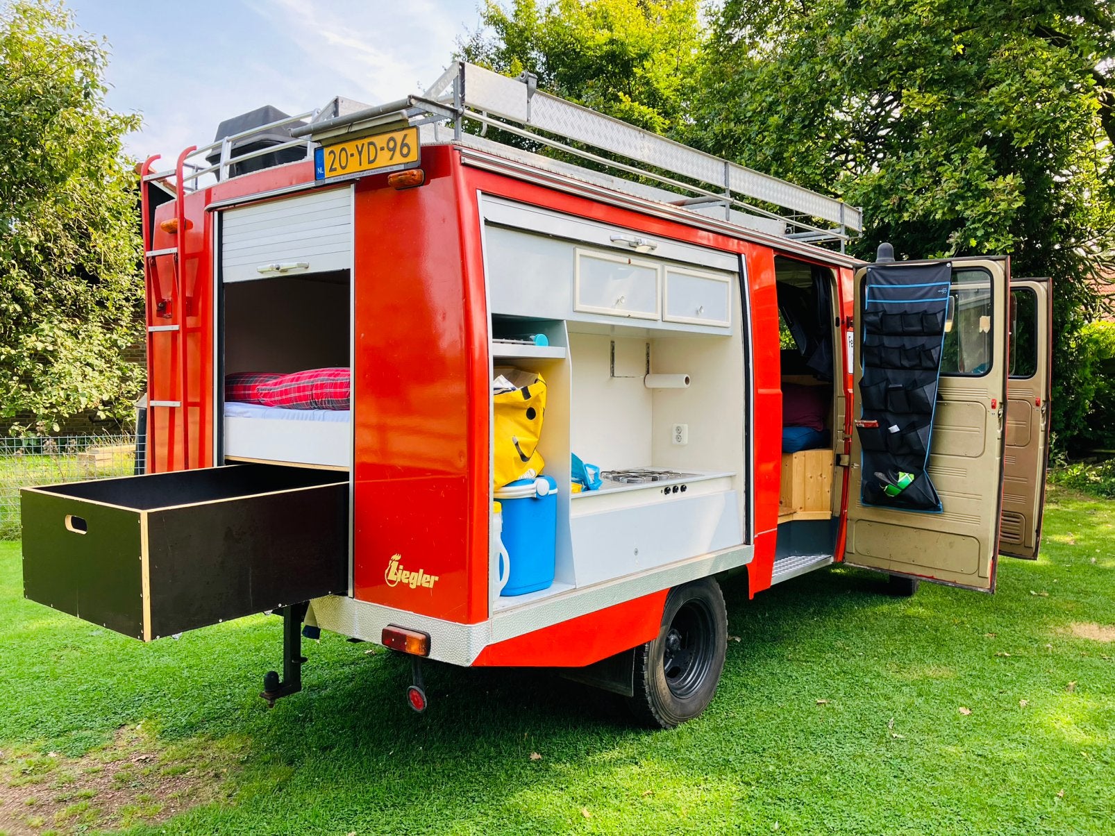Foto 6 van Brandweer camper oldtimer belastingvrij dubbellucht LF 408 G