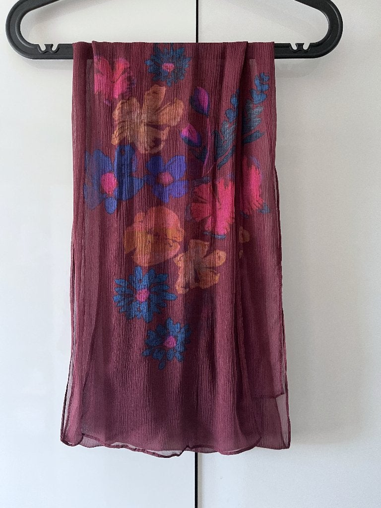 🌻Mooi bordeaux rood sjaaltje met print van Caroline Biss, Maat 42/44 (L), Ophalen of Verzenden, Zo goed als nieuw, Sjaal